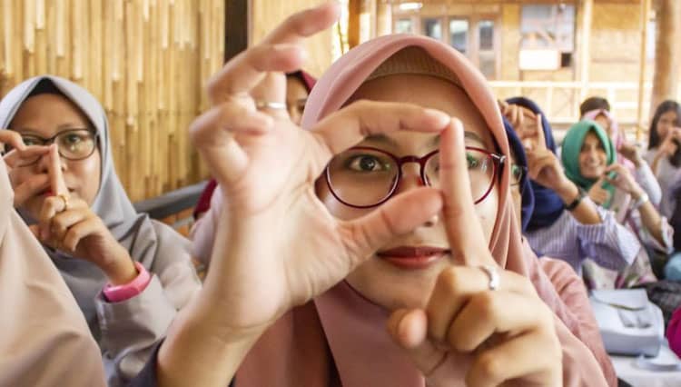 Sejarah Hari Ini: 23 September, Hari Bahasa Isyarat Internasional dan Hari Maritim