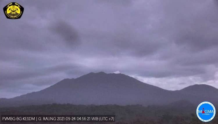 Gunung Raung Kembali Keluarkan Asap Putih dari Kawah