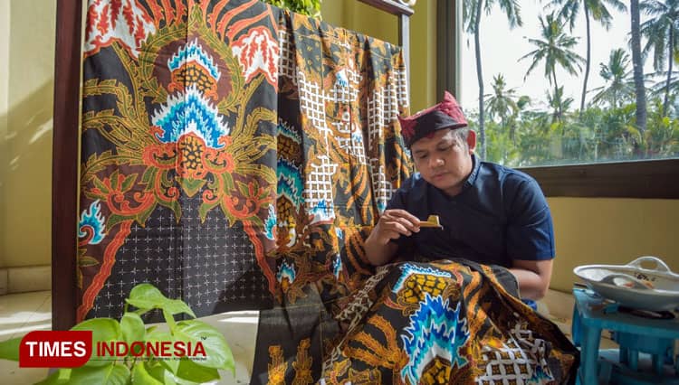 Isyam Syamsi Terpesona Keagungan Batik