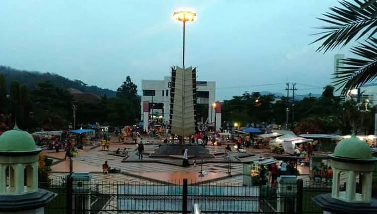 Alun-Alun Kota Banjar Terkesan Semrawut, Yana Bachyan: Relokasi PKL