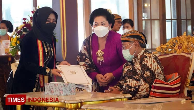 Dua Kepala Daerah Mojokerto Terima Gelar Kehormatan Kesultanan Surakarta