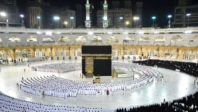 Covid-19 Menurun, Arab Saudi Hapus Aturan Jaga Jarak di Masjidil Haram
