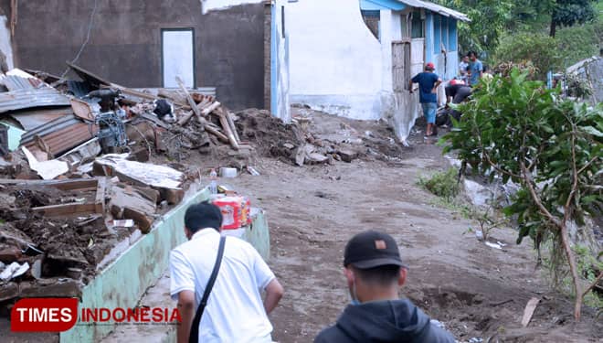 Ketua RT 7 di Kampung Putih Menampung 3 KK yang Rumahnya Rusak Parah Akibat Banjir