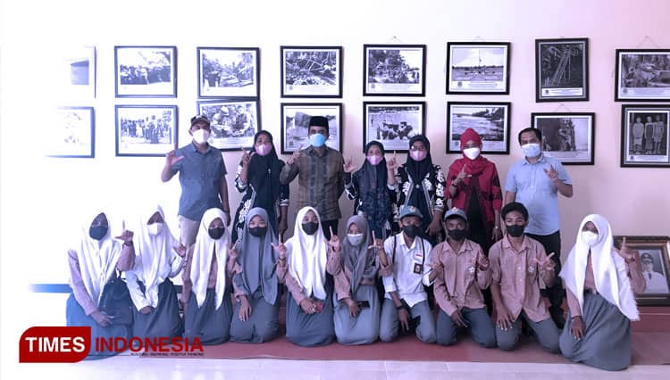 Tingkatkan Minat Baca Pelajar, Disarpus Malut Hadirkan Perpustakaan Keliling ke Sekolah