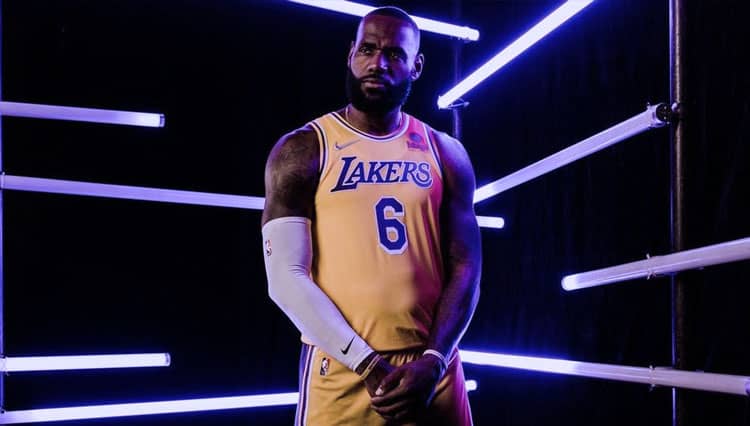 Bintang Lakers LeBron James Jalani Karantina Covid-19