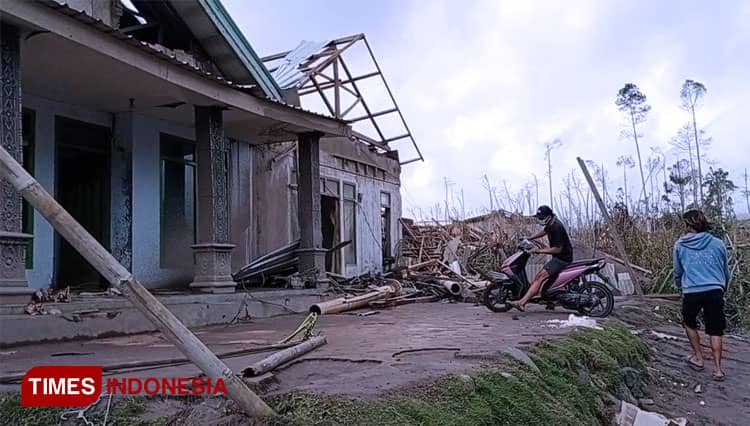 Ratusan Rumah di Candipuro Lumajang Rusak Parah Akibat Erupsi Gunung Semeru