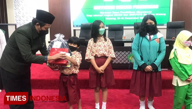 BAZNAS Kota Malang Berikan Dana Pendidikan untuk 200 Anak Yatim Imbas Covid-19