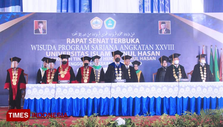 Dua Perguruan Tinggi Zainul Hasan Genggong Probolinggo Gelar Wisuda