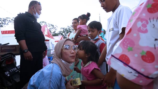 Lara Silvy Beri Bantuan dan Trauma Healing Bagi Anak Korban Erupsi Gunung Semeru