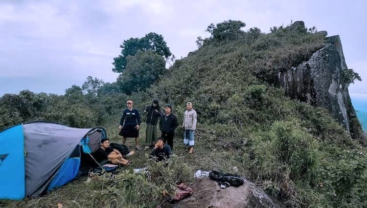 Menikmati Keindahan Alam Pacitan dari Puncak Gunung Sepang
