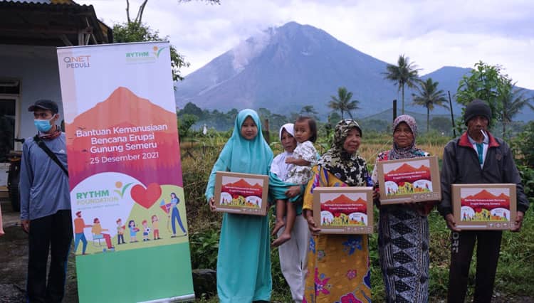 Bantuan Makanan Siap Saji untuk Pengungsi Erupsi Gunung Semeru Terus Mengalir