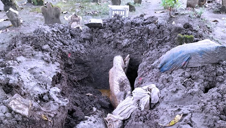 Meninggal Malam Jumat, Makam di Sidoarjo Dibongkar dan Tali Pocong Dicuri