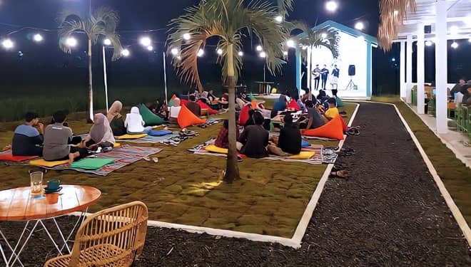 Mengunjungi NUansa Café Jember, Sensasi Nongkrong Asik di Tengah Sawah
