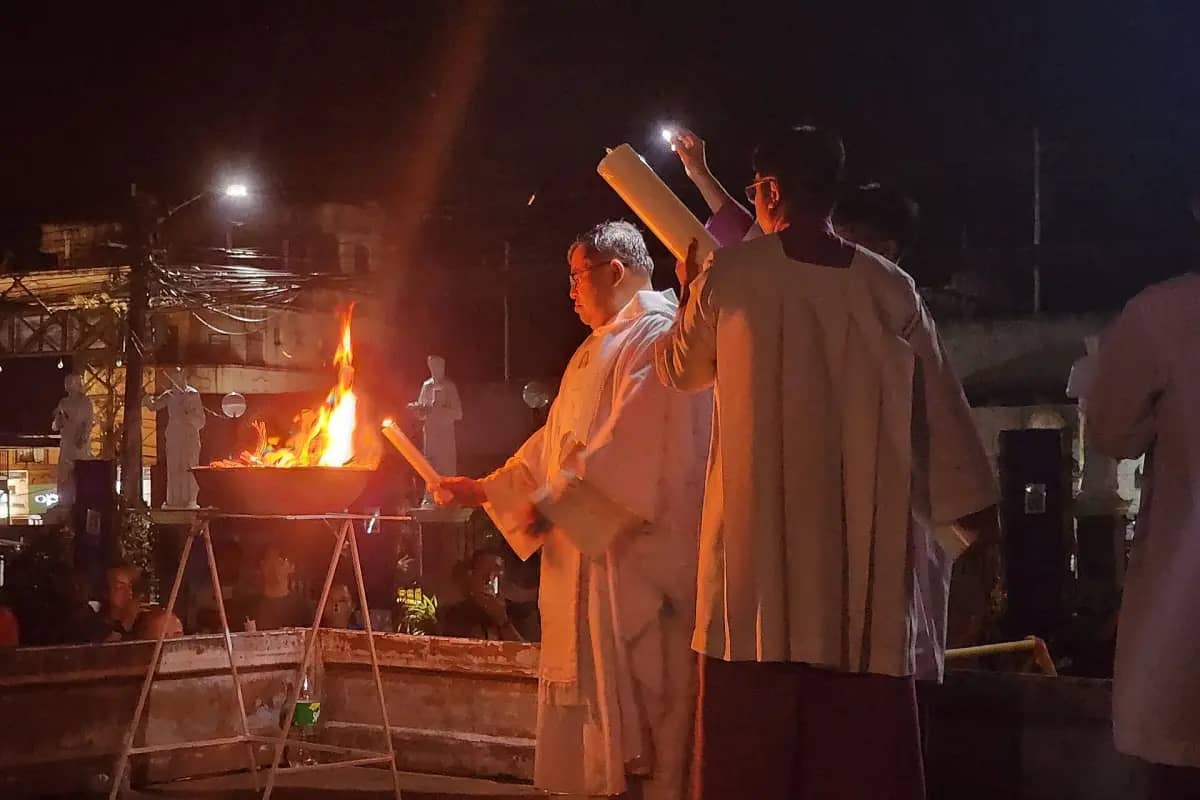 Makna Simbol-Simbol Paskah: Dari Lilin hingga Alleluia dalam Vigili Paskah