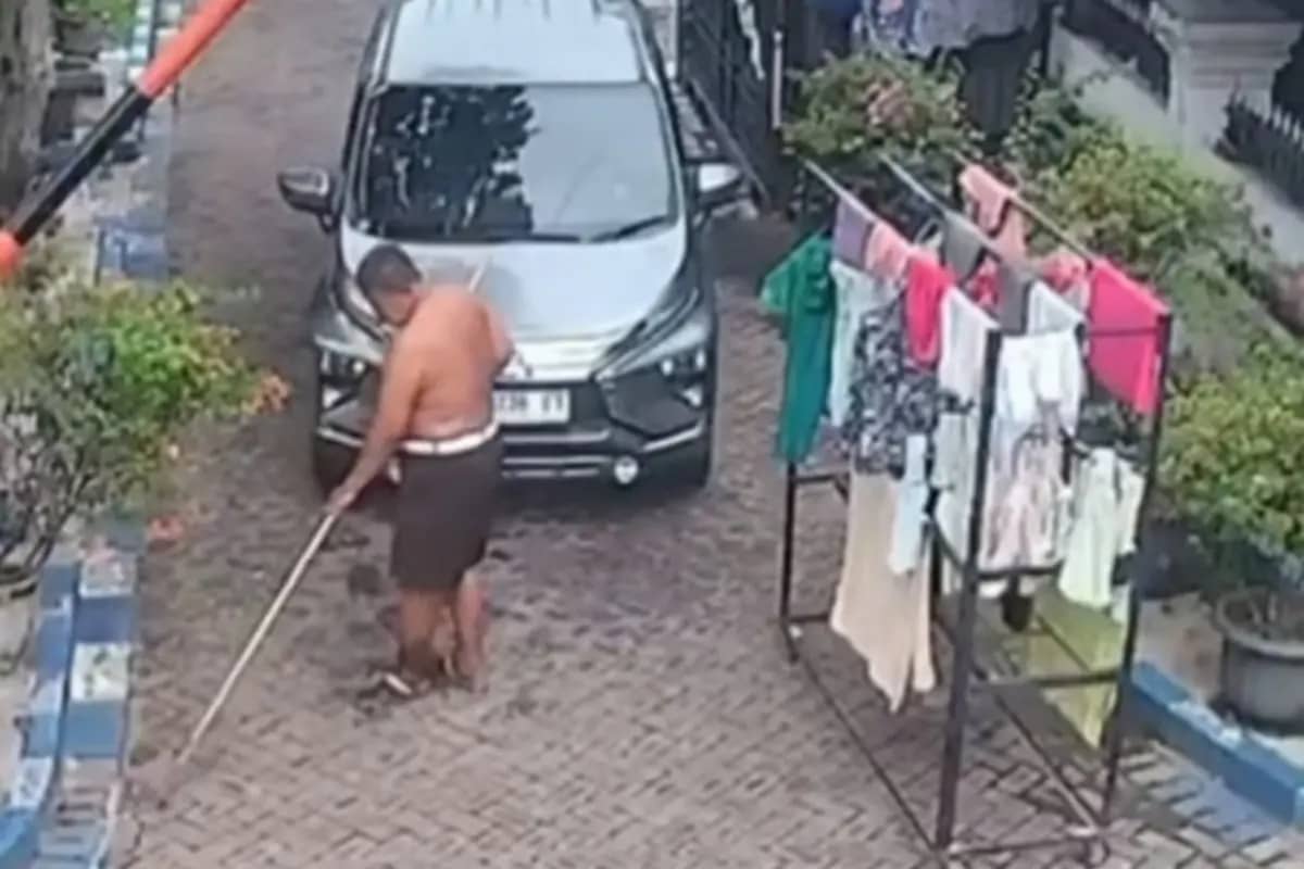 Viral “Selat Hormuz Sidokare”, Lansia Tutup Jalan Perumahan hingga Picu Konflik Warga