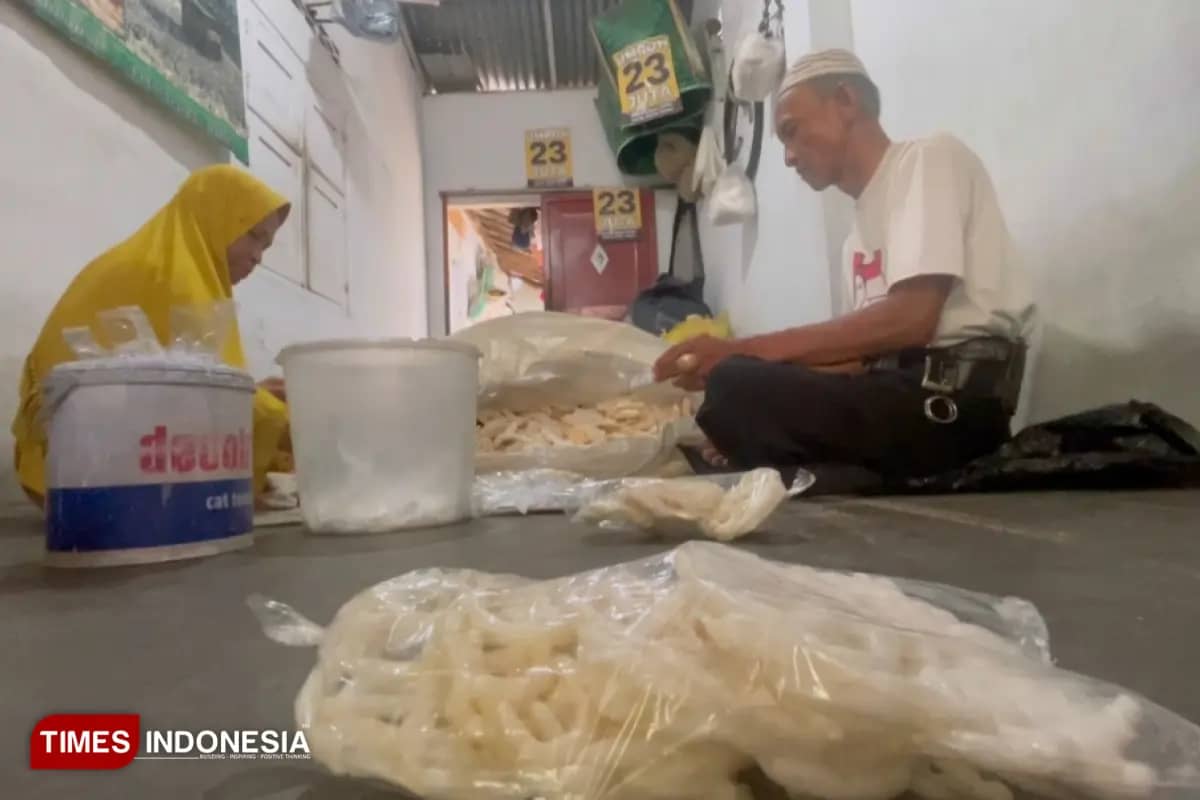 Perjuangan Sutaji, Penjual Kerupuk Keliling di Jombang, Wujudkan Impian Haji di Usia Senja
