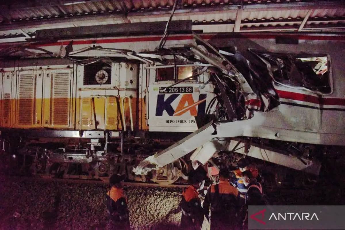 KA Argo Bromo Anggrek Tabrak KRL di Bekasi Timur, Penumpang Panik dan Sejumlah Korban Luka