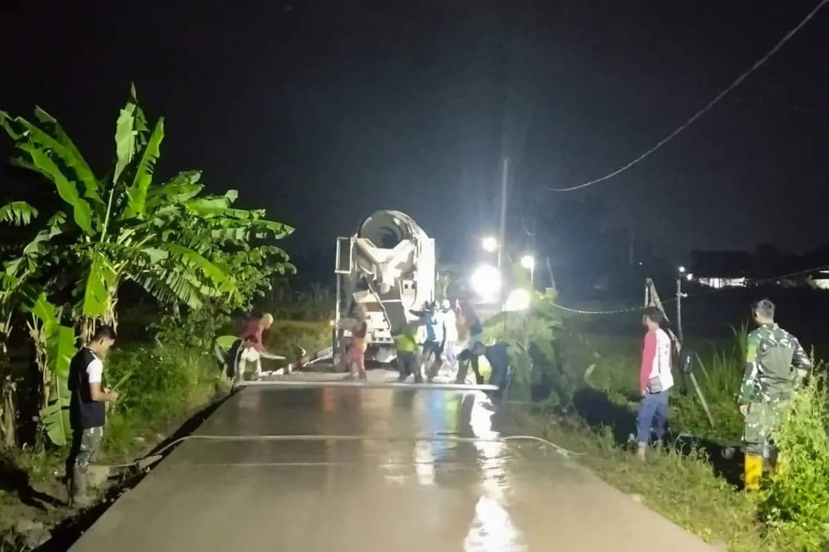 TMMD 128 Gresik Tuntaskan Pengecoran Jalan Poros Slempit, Akses Ekonomi Desa Kian Terbuka