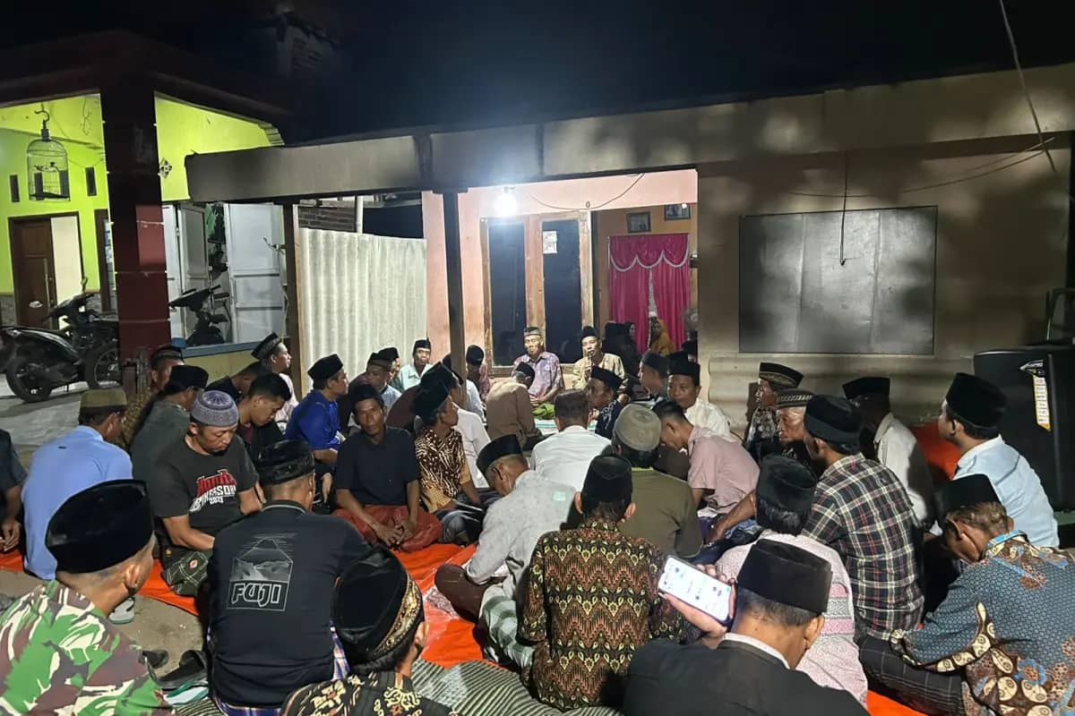 TMMD 128 Gresik Perkuat Ikatan Sosial, Satgas Ikut Yasinan Warga Slempit