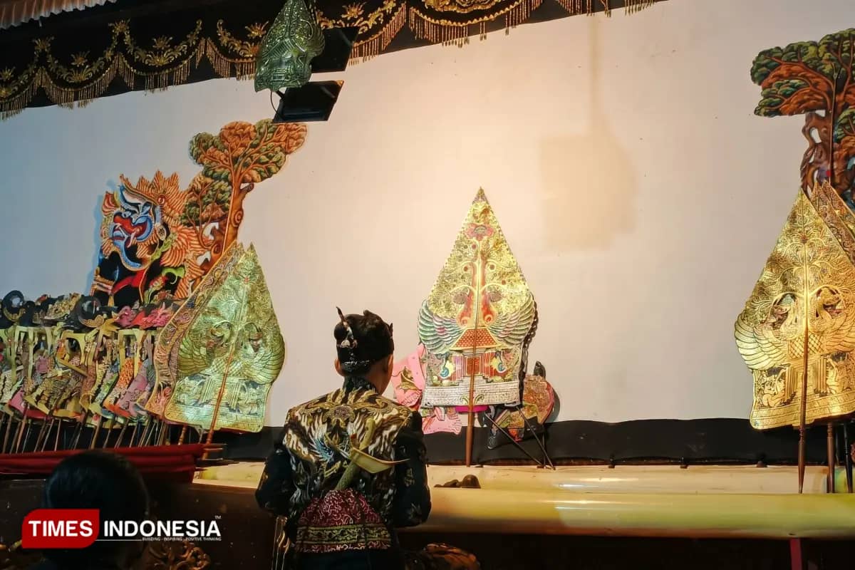 Carving Stories in Shadow: A Young Dalang’s Cultural Path