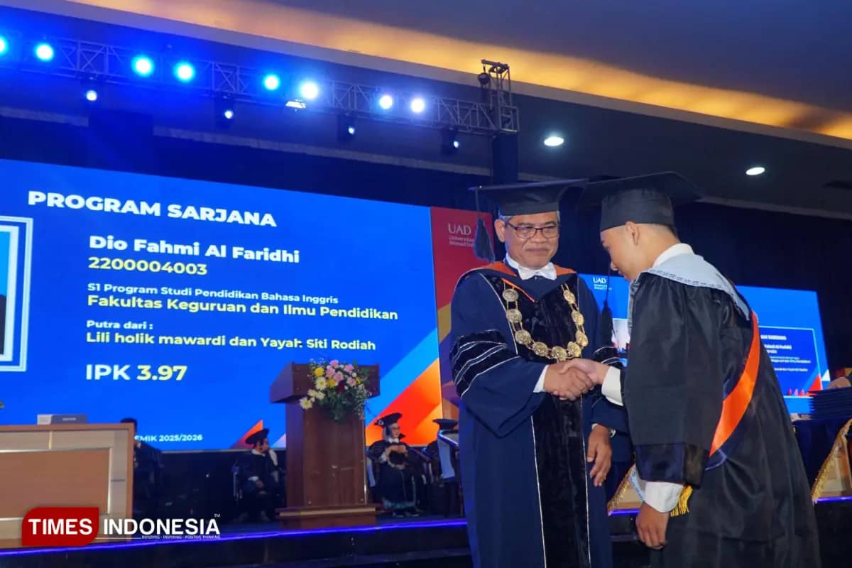 UAD Lepas 1.096 Wisudawan, Dominasi Lulusan Cum Laude Warnai Prosesi Wisuda