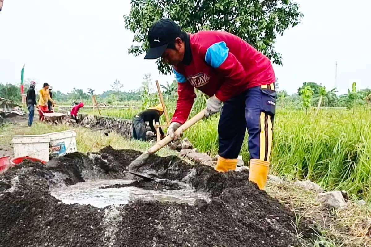 TPT TMMD 128 Gresik Capai 80 Persen, Lindungi Jalan Tani Slempit
