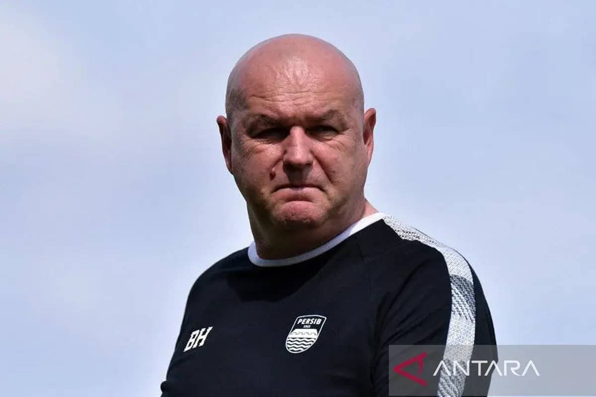 Lepas Kursi Pelatih Setelah Antar Persib Hattrick Juara