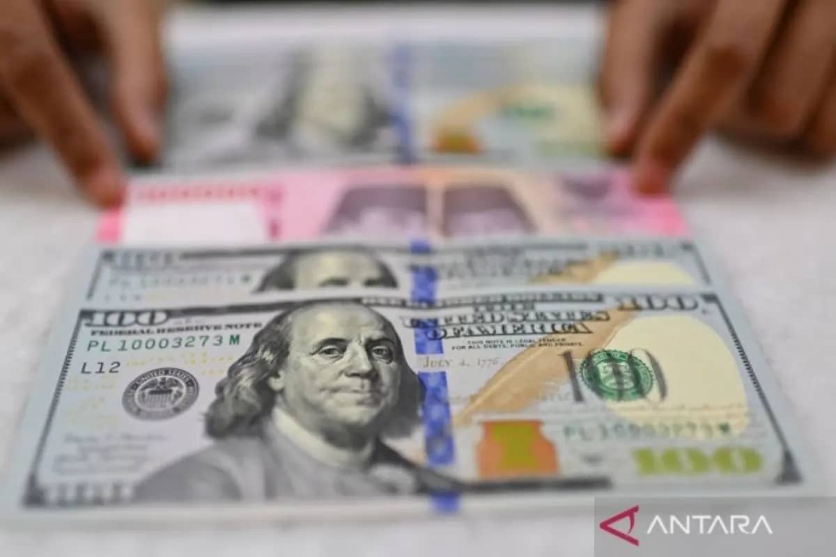 Sempat Terpuruk di Level Rp18.190, Kurs Rupiah Hari Ini Berhasil Bangkit