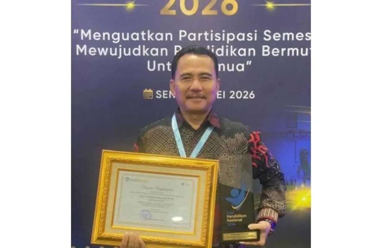 Komitmen Tingkatkan Mutu, Dispendik Gresik Raih Penghargaan dari Kemendikdasmen RI