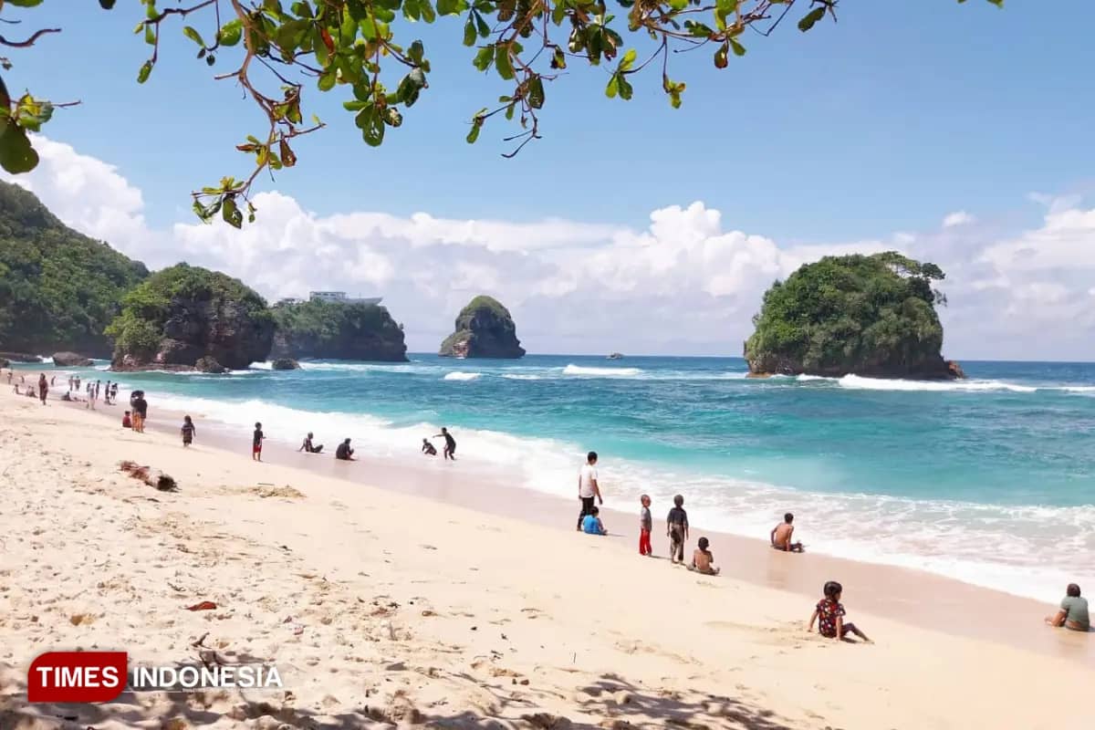 5 Exotic Beaches with Diverse Natural Beauty on the Southern Coast of Malang