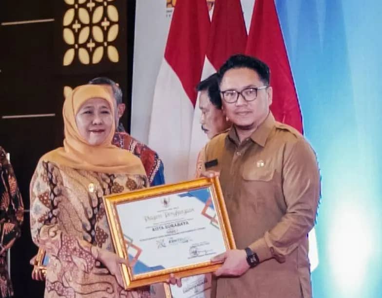 Pemkot Surabaya Raih Penghargaan Terbaik I Program Rutilahu di Jawa Timur