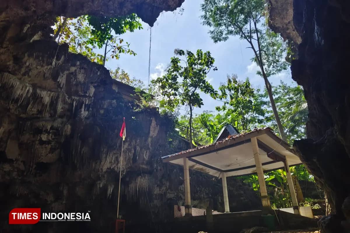 Malam 1 Suro 2026, Goa Kalak Pacitan Jadi Tujuan Semedi Warga dari Berbagai Kota