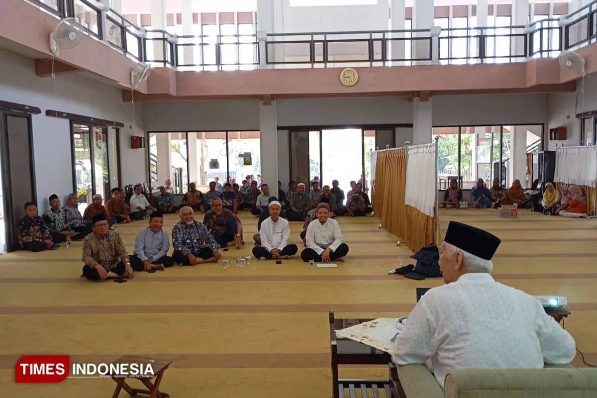 Prof Mohammad Bisri di Pengajian UWG Malang “Meneladani Rasulullah sebagai Pemimpin Perubahan untuk Membangun Peradaban dan Menjaga Bumi”