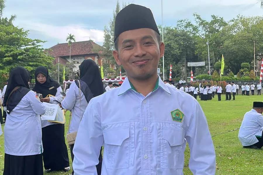 Kisah Misbahuddin: Alumni UNISMA yang Tak Hanya Mengajar Namun Juga Jadi Penulis dan Pengusaha Kreatif