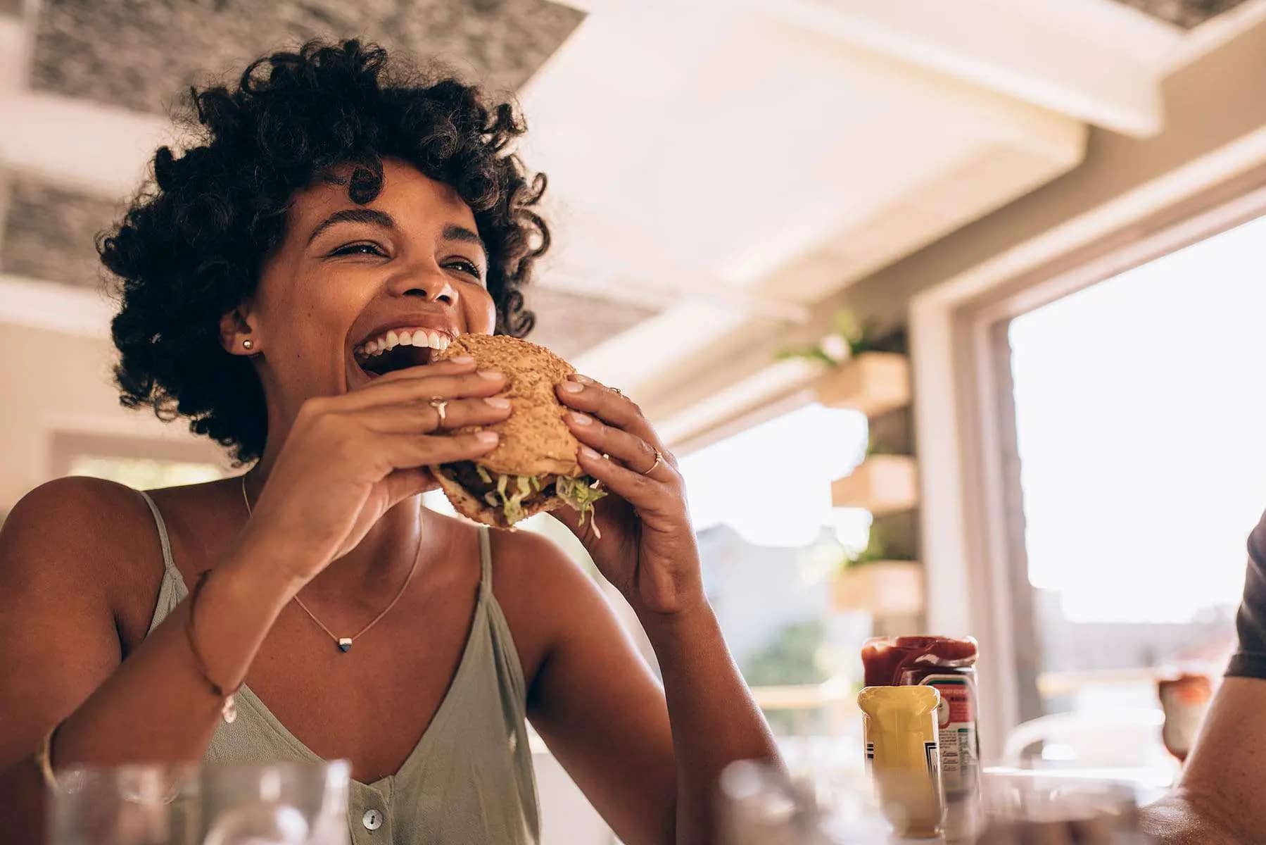 Sering Lapar Lagi Meski Baru Makan? Ternyata Ini Penyebabnya Menurut Dokter