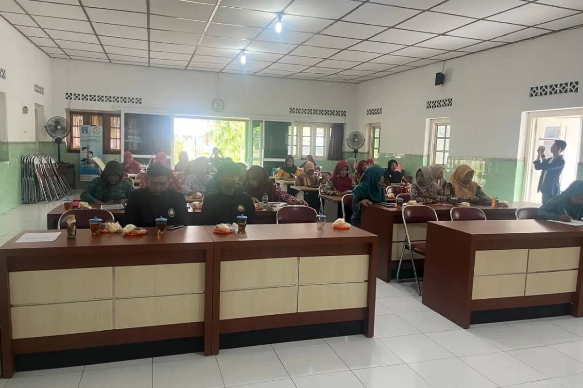Dorong Desa Cerdas, ITNY Bekali Ibu-Ibu PKK Sendangsari dengan Kreativitas Digital Berbasis AI