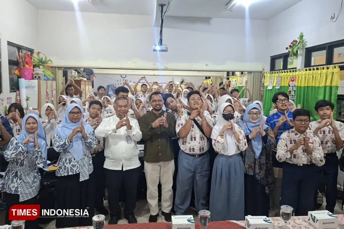 Dosen FIP UNJ Bekali Siswa Tunarungu Keterampilan Barista untuk Wujudkan Kemandirian dan Jiwa Wirausaha