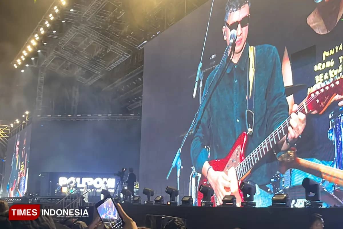 Barasuara Selipkan Kritik Sosial Lewat Aksi “Baju Gratis” di Panggung POLIPONI 2026