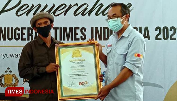 Yusuf Sugiyono Raih Special Achievement Award Pelaku Wisata Teladan Banyuwangi