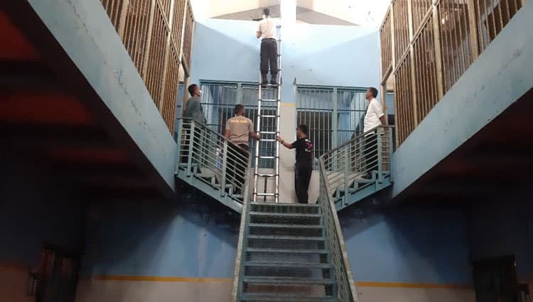 Gegana Polda Jabar Lakukan Analisis Jammer dan Detektor Portabel X Ray Lapas Banjar