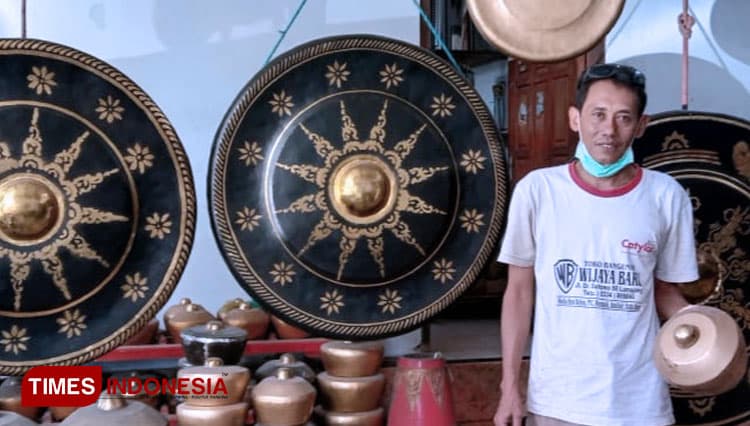 Cerita Kegigihan Budi Suhartana, Perajin Gamelan di Ponorogo yang Tetap Eksis