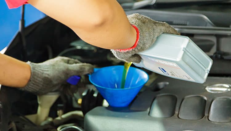 Tips Memilih Oli yang Cocok untuk Mobil 2000 CC