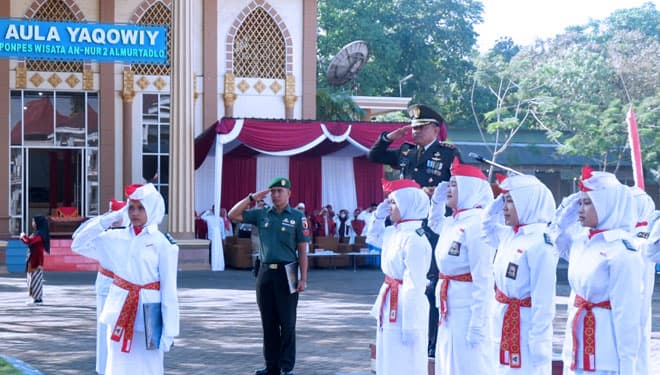 HUT ke-77 RI, Dandim 0818 Upacara Bareng Santriwati Ponpes An Nur 2 Bululawang