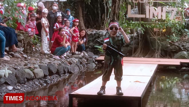 Meriahnya Fashion Show Nuansa Kemerdekaan di Sungai Giga Show Yogyakarta