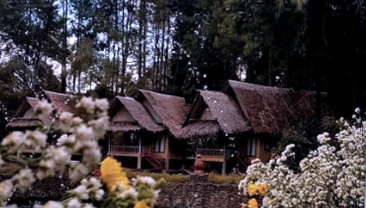 Menjelajah Kampung Sampireun, Destinasi Wisata Pilihan di Garut
