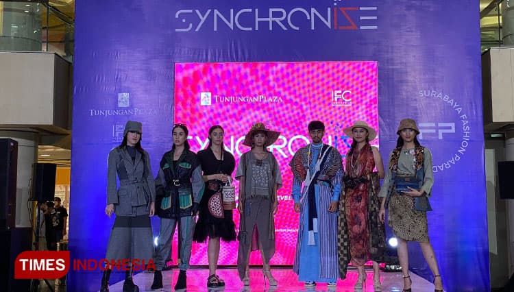 Ragam Karya Menawan di Surabaya Fashion Parade 2022