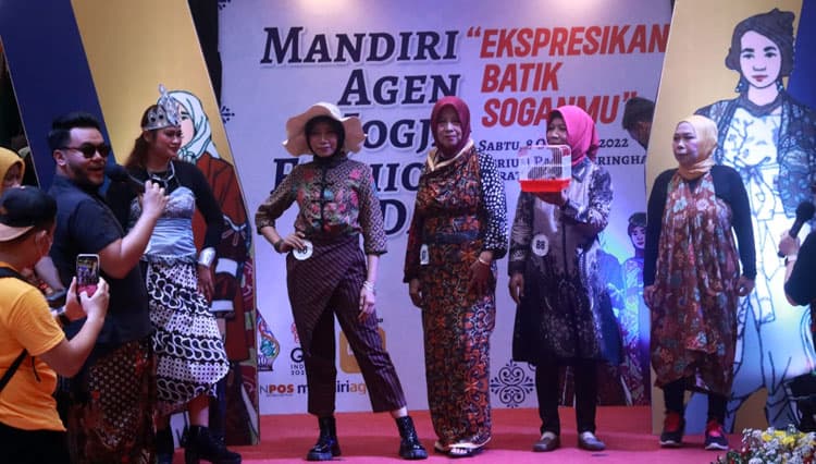Ratusan Pedagang Meriahkan Fashion Show di Pasar Beringharjo