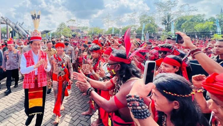 Panglima Jilah Pastikan Pasukan Merah Suku Dayak Kawal Jokowi Satu Komando