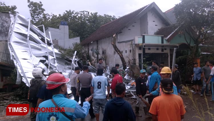 Angin Puting Beliung Terjadi di Kabupaten Malang, Belasan Rumah Rusak