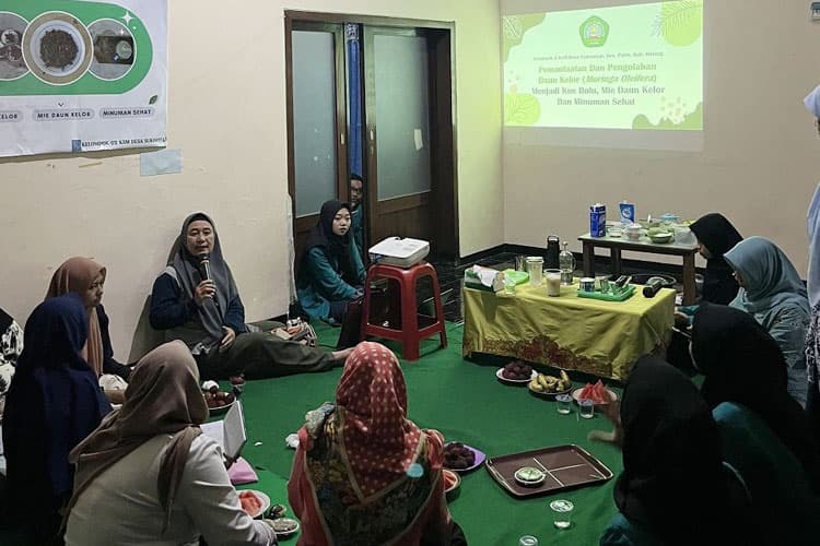 Mahasiswa KSM-T Unisma Malang Gelar Penyuluhan Optimalisasi Pemanfaatan Daun Kelor